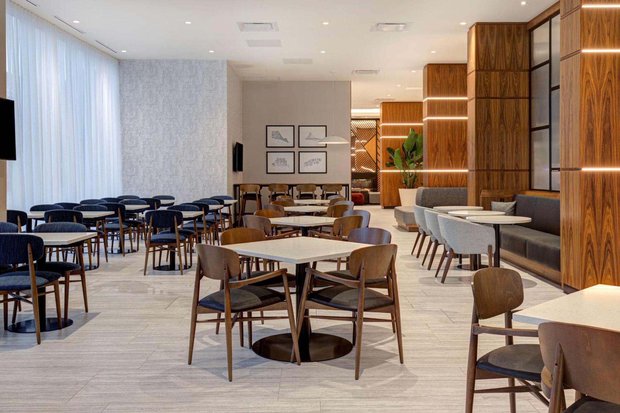 Hampton Inn Montreal Downtown, Qc Ngoại thất bức ảnh